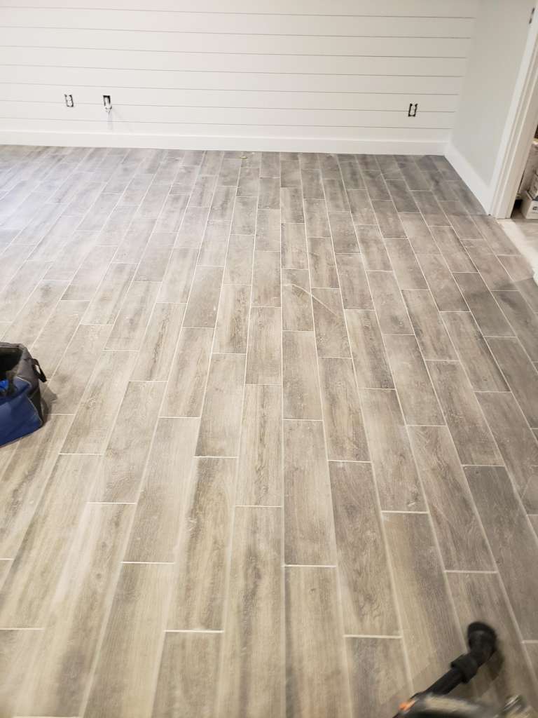 Floor tile