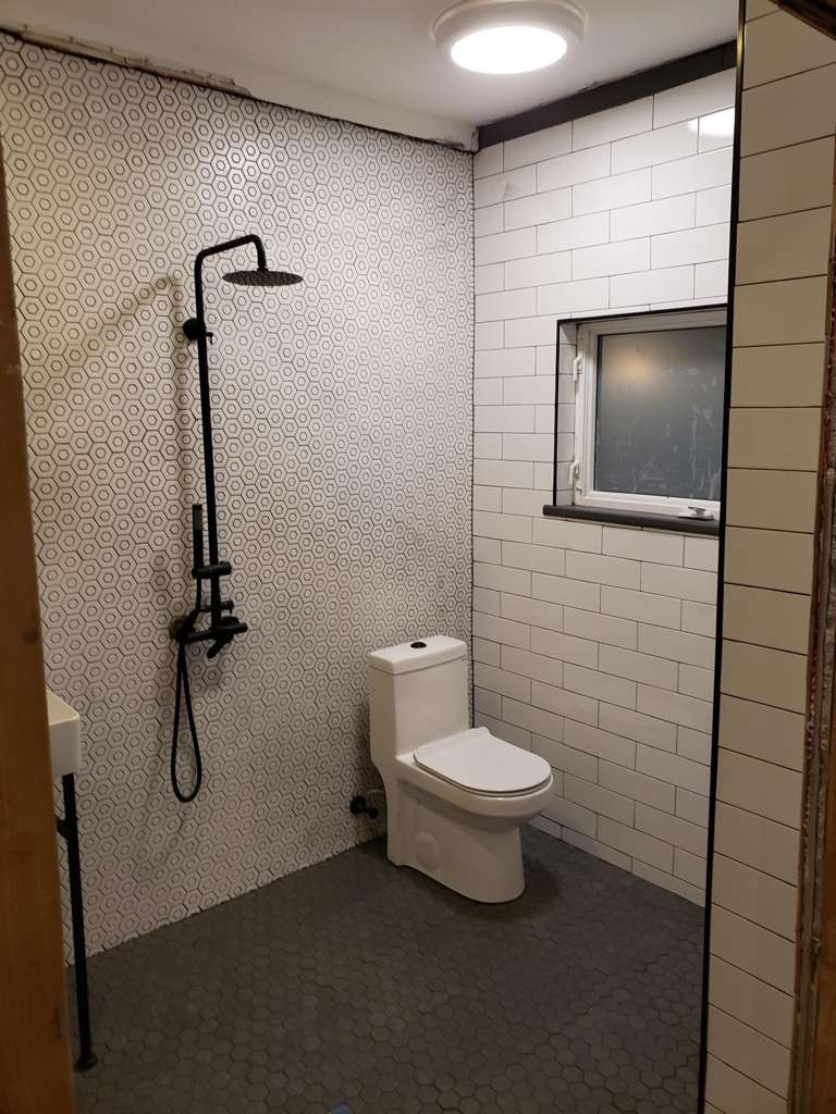 Toilet area